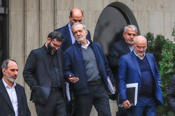 "فرانس 24": إيران تواجه ضغوطًا نووية أميركية وموجة جديدة من الاحتجاجات الداخلية