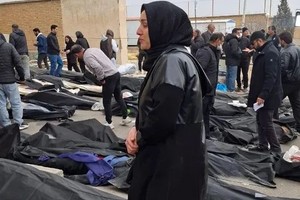 مقاله گاردین: هزاران ایرانی در اعتراض برای آزادی کشته شدند؛ چرا جهان فقط نگاه میکند؟