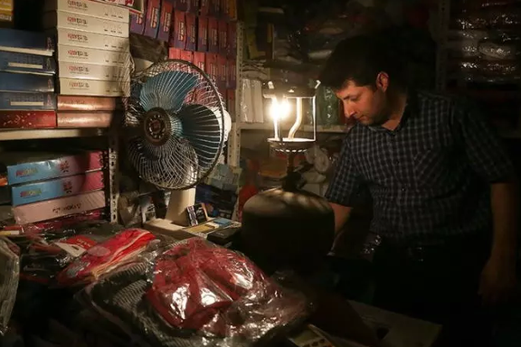بهدلیل ناتوانی حکومت در تامین انرژی، ۲۰ استان ایران شنبه آینده تعطیل میشوند