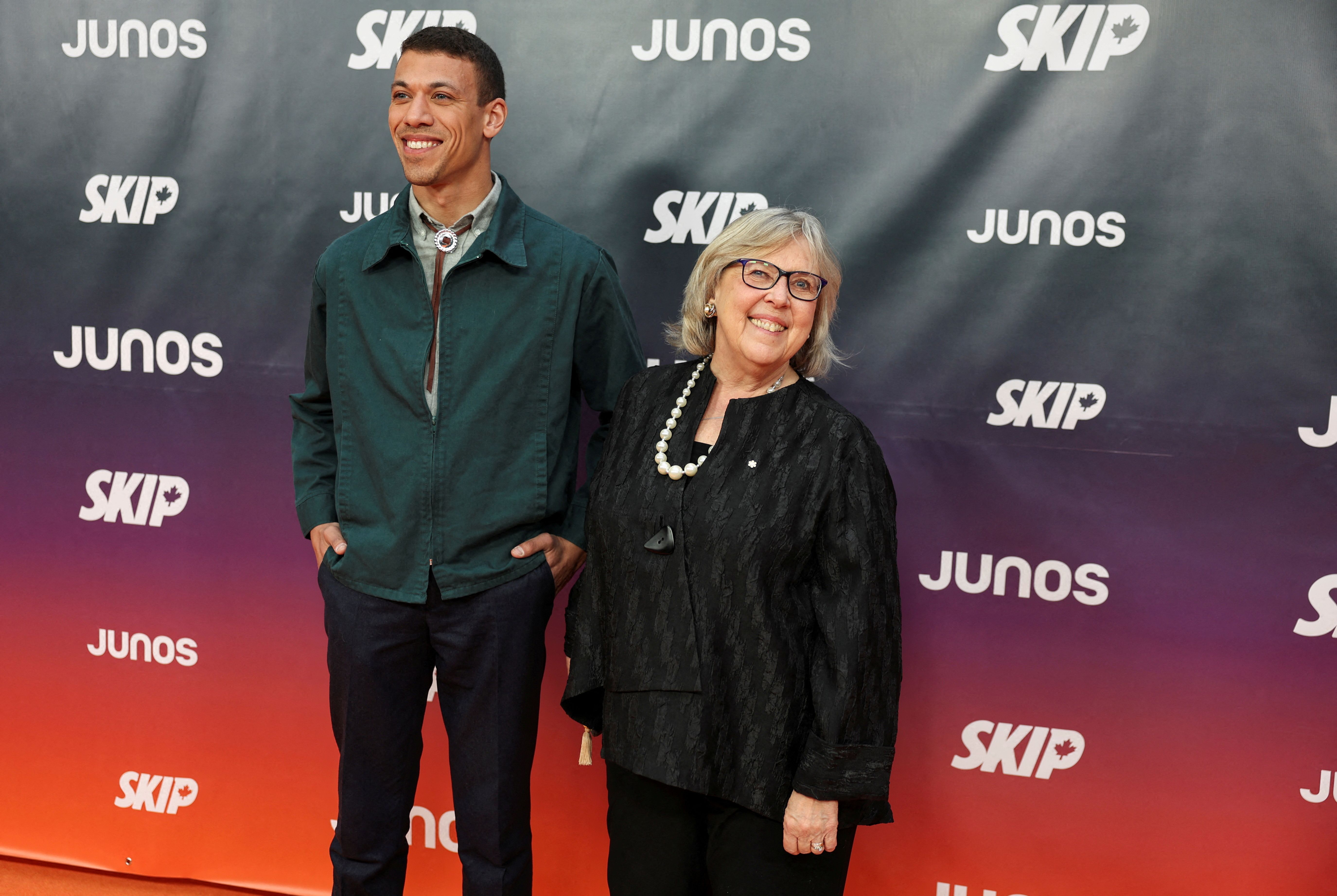 الیزابت می و جاناتان پدنو