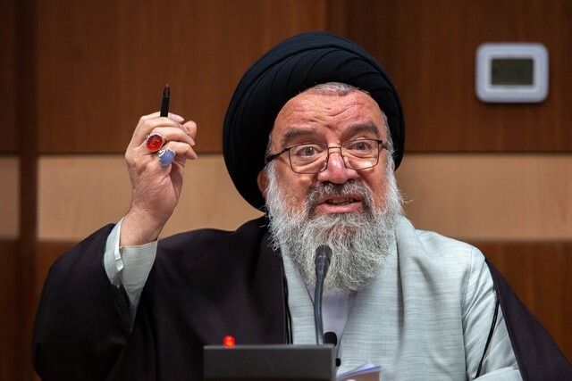 احمد خاتمی: اکنون زمان اطاعت است و همه مسوولان نظام باید بگویند «چشم»
