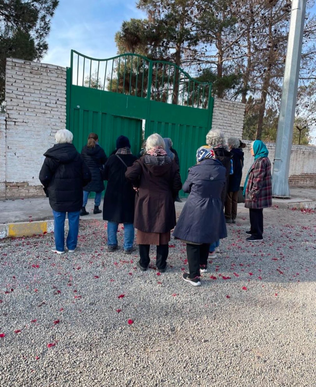 Families of prisoners executed in 1980s demand end to cemetery ban 