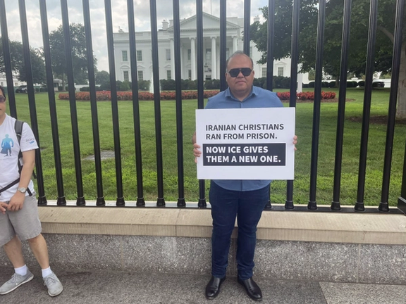 مجلة أميركية: ترحيل إيرانيين متحوّلين دينيا إلى طهران يعرّضهم لخطر التعذيب والموت