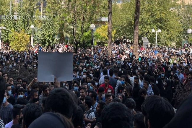 121 أستاذا بجامعة أمير كبير في طهران يحذرون من خطة لقمع الطلاب بشكل أعنف