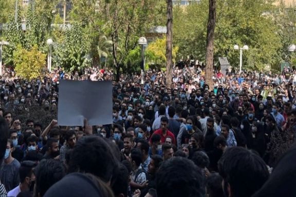 121 أستاذا بجامعة أمير كبير في طهران يحذرون من خطة لقمع الطلاب بشكل أعنف