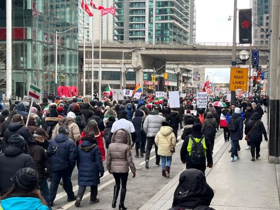 ایرانیان و فعالان در تورنتو در همراهی با خیزش انقلابی ایران تظاهراتی گسترده برگزار کردند