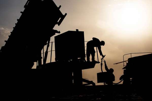 بعد "تعليق" الهجمات الأميركية.. ما الذي ينتظر إيران؟