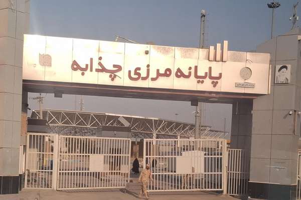 آلاف الشاحنات عالقة ومعبر "جذابة" مازال مغلقًا.. استمرار اضطراب التجارة بين إيران والعراق