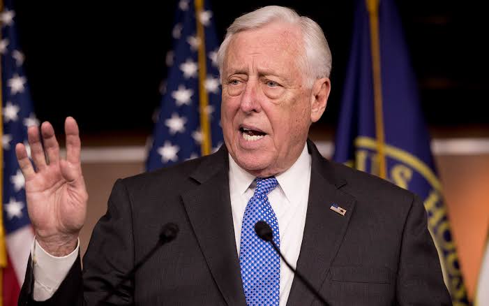 رهبر اکثریت دموکرات مجلس نمایندگان آمریکا:سپاه باید در لیست سازمان‌های تروریستی باقی بماند