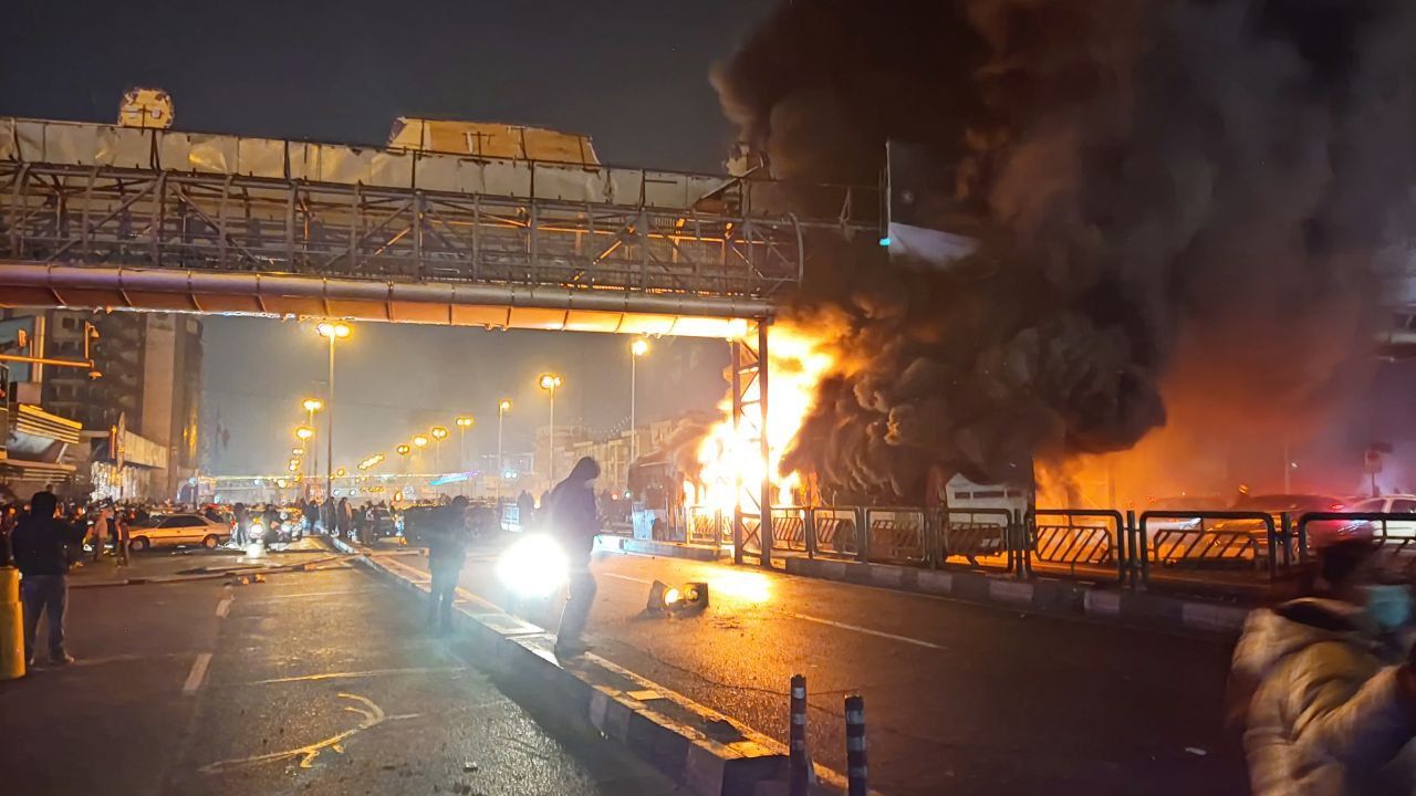 في اليوم الثامن عشر.. إيران تحت الأحكام العرفية وتصعيد غير مسبوق للقمع وسط ترقّب دولي