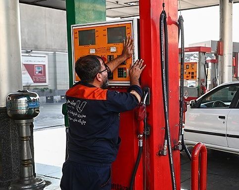 برلماني إيراني يحذّر: رفع البنزين 500 في المائة سيشعل الفوضى في البلاد