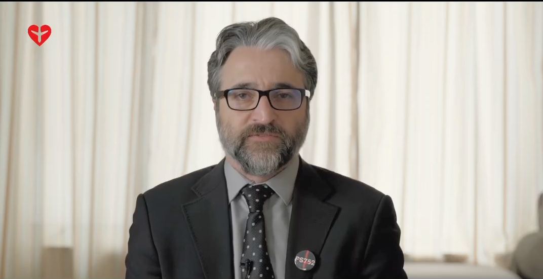 اسماعیلیون برای تمرکز بر نقشش در انقلاب ایران از سخنگویی انجمن پرواز اوکراینی استعفا داد