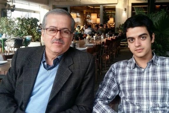 خانواده علی یونسی، دانشجوی زندانی، از وخیمتر شدن حال پدرشان در زندان انفرادی خبر دادند