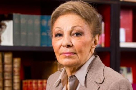 شهبانو فرح پهلوی: مقاومت زنان علیه حجاب اجباری حکومت را به بنبست نهایی میرساند