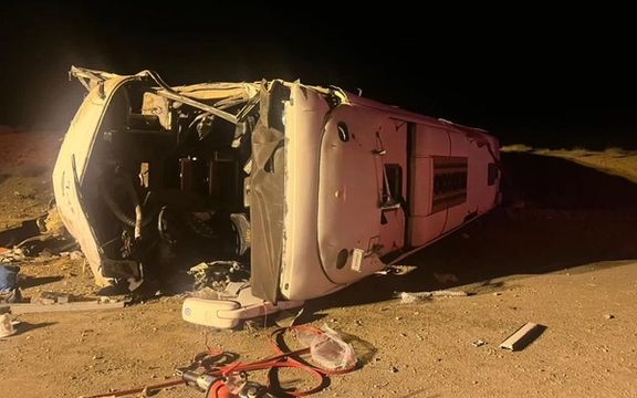 واژگون شدن یک اتوبوس در محور اصفهان-نطنز دستکم ۱۳ کشته بر جا گذاشت