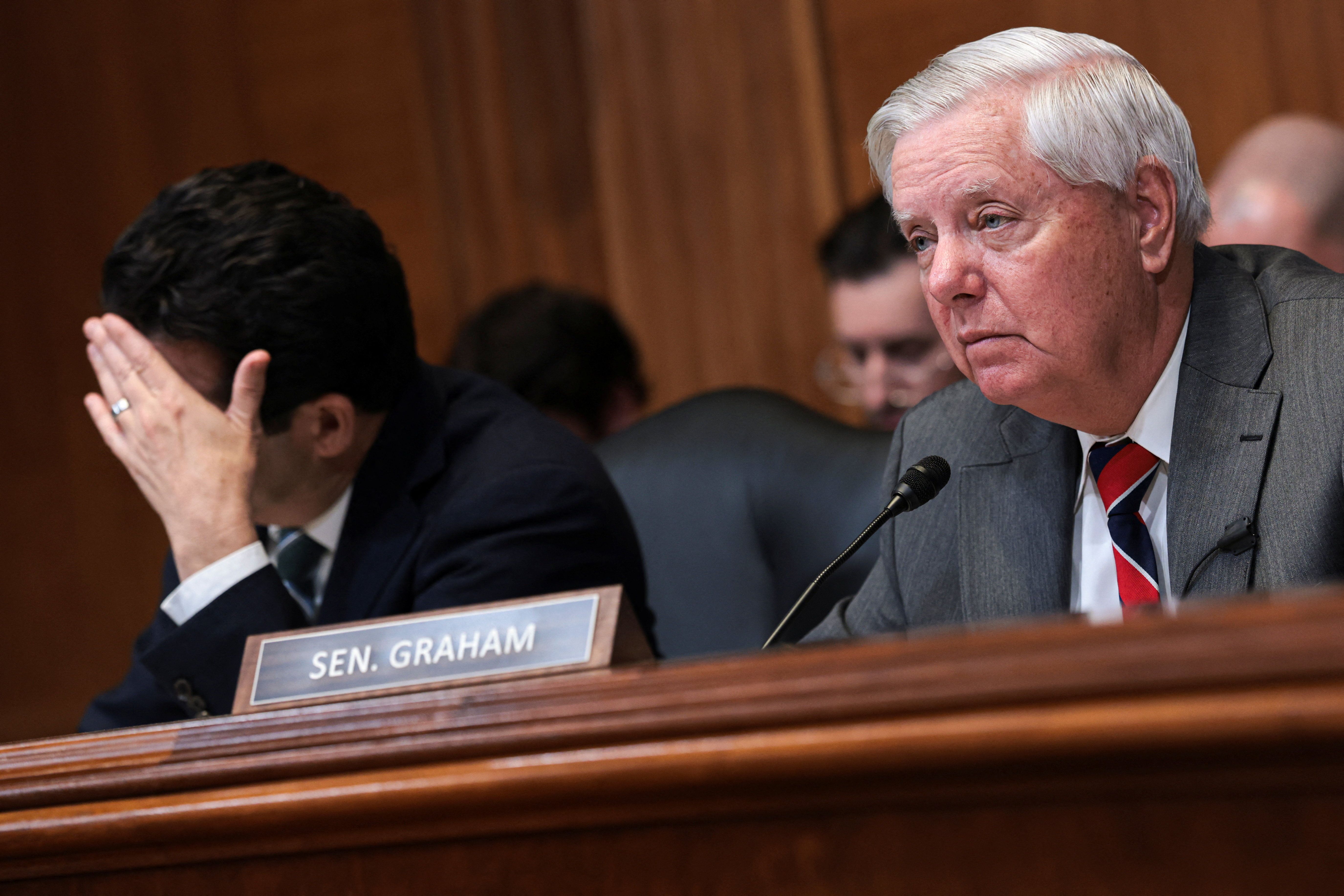 سناتور گراهام درباره جمهوری اسلامی: اگر ادامه غنی‌سازی و ساخت موشک ثابت شود باید حمله کنیم