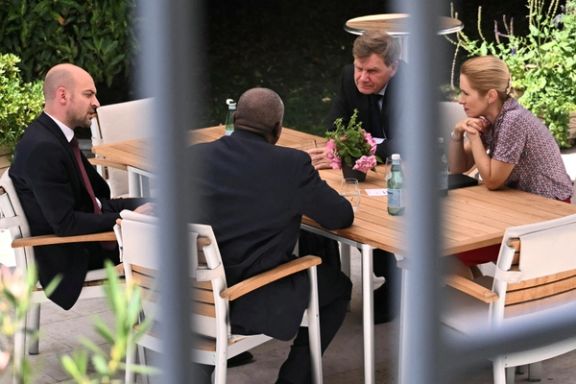 French Minister for Europe and Foreign Affairs Jean-Noel Barrot, British Foreign Secretary David Lammy, German Foreign Minister Johann Wadephul and European Union High Representative for Foreign Affairs and Security Policy, Kaja Kallas, meet at an outdoor terrace table at the offices of the honorary Consul of the Federal Republic of Germany in Geneva, Switzerland June 20, 2025.