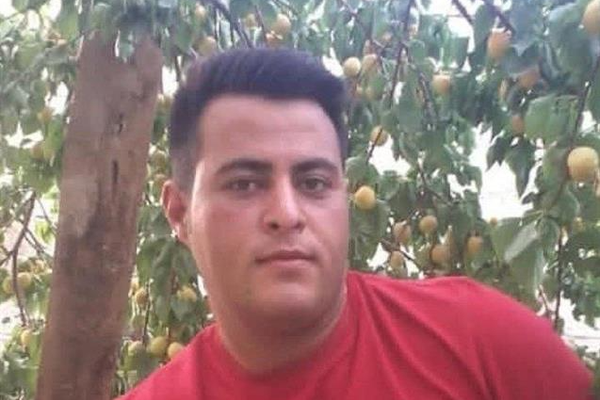 مادر احسان خدادادی، زندانی سیاسی محکوم به اعدام، بر بیگناهی فرزندش تاکید کرد
