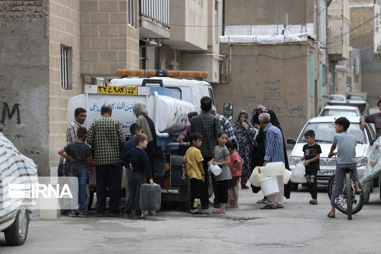 احتجاجات نقص المياه تصل إلى جنوبي إيران.. والحكومة تعترف بالتقصير في تطوير البنية التحتية 