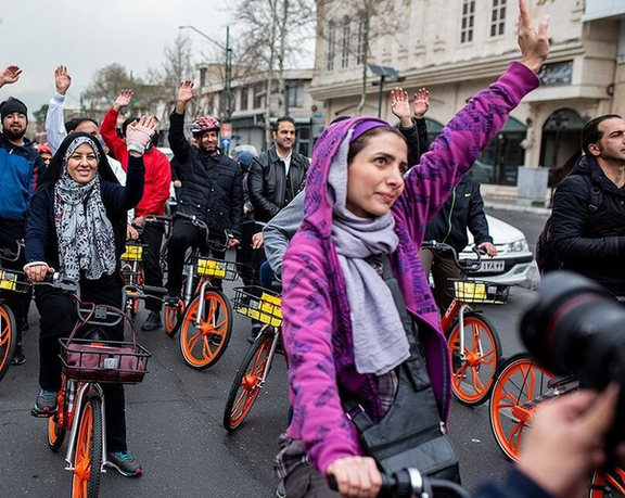 استفاده زنان مشهدی از دوچرخههای اشتراکی در سطح شهر ممنوع شد