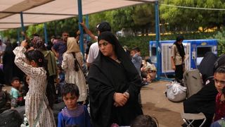 مع حملة ترحيلهم بعد الحرب... الأفغان في إيران يدفعون ثمن إخفاقات النظام
