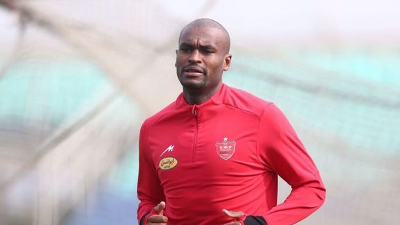 ادعای روزنامه قطری؛ عبدالکریم حسن بدون اطلاع پرسپولیس با الوکره دو ساله بست