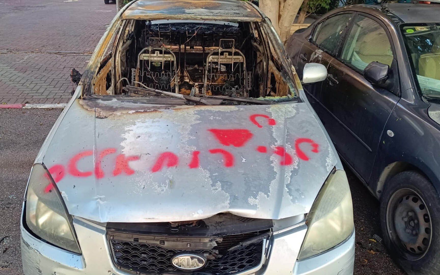 بازداشت یک اسرائیلی به اتهام جاسوسی و نوشتن عبارت «فرزندان روح‌الله» بر خودروها