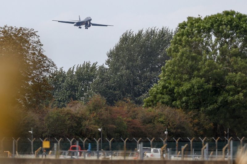 A B‑1B Lancer bomber arrives at RAF Fairford airbase in Fairford, Gloucestershire, Britain, September 29, 2026. 