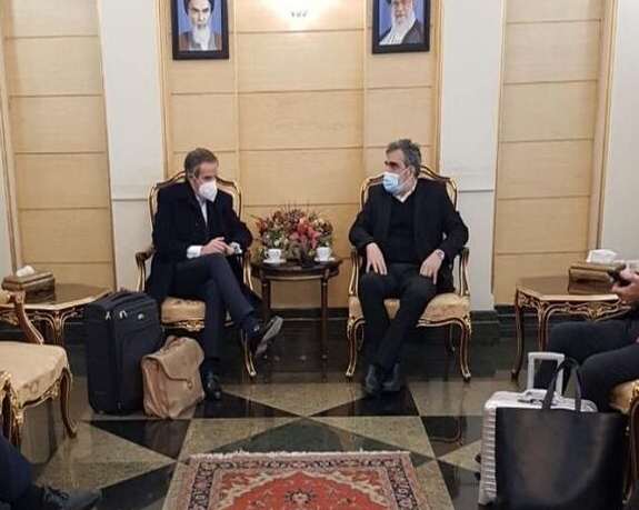 Grossi speaking with Iran's Kamalvandi after his arrival in Tehran. March 5, 2022
