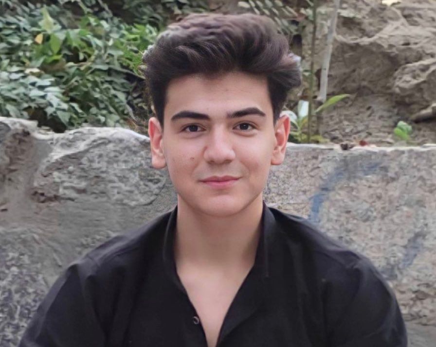 دعم شعبي واسع لعائلة متظاهر إيراني مقتول.. واحتفال رمزي بـ"عيد ميلاده"