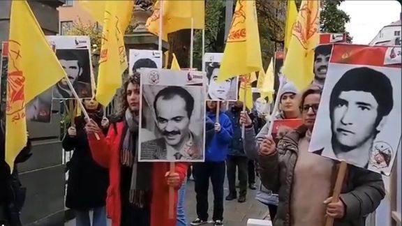 Iranian protesting in Stockholm with pictures of 1988 victims