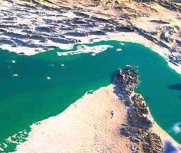 ادعاءات إيرانية بتحذير غواصة أميركية من العبور في مضيق هرمز.. وواشنطن: ادعاء كاذب