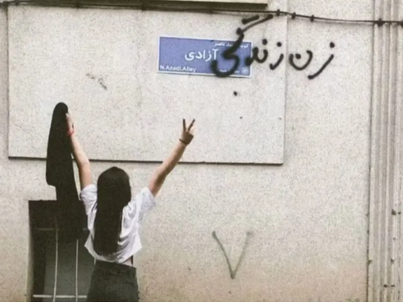 حملة في وسائل التواصل الاجتماعي للاحتجاج على صدور أحكام مشددة ضد ناشطات إيرانيات