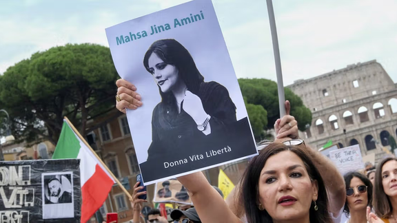 Iranian activist urges global rallies to mark Mahsa Amini death anniversary