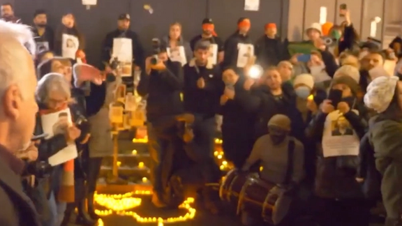 ایرانیان مقیم لندن در شب یلدا در همراهی با خیزش انقلابی مردم ایران تجمع برگزار کردند