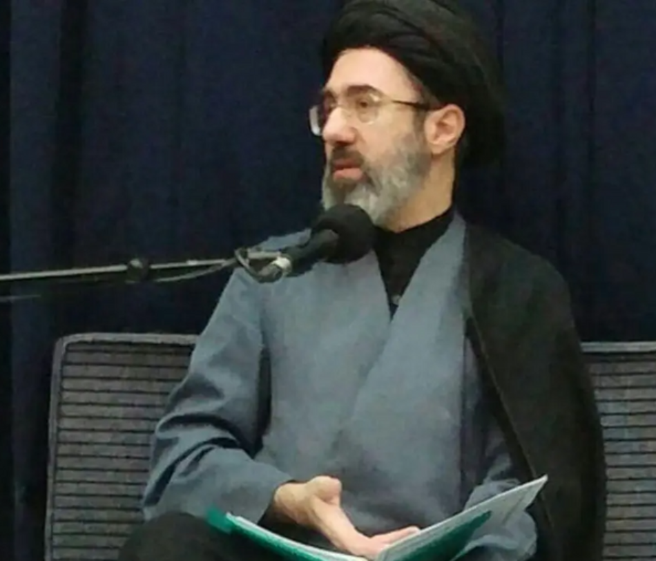 وثيقة مسربة تكشف استمرار جهود مجتبى خامنئي لخلافة والده وتجاوز "رئيسي"