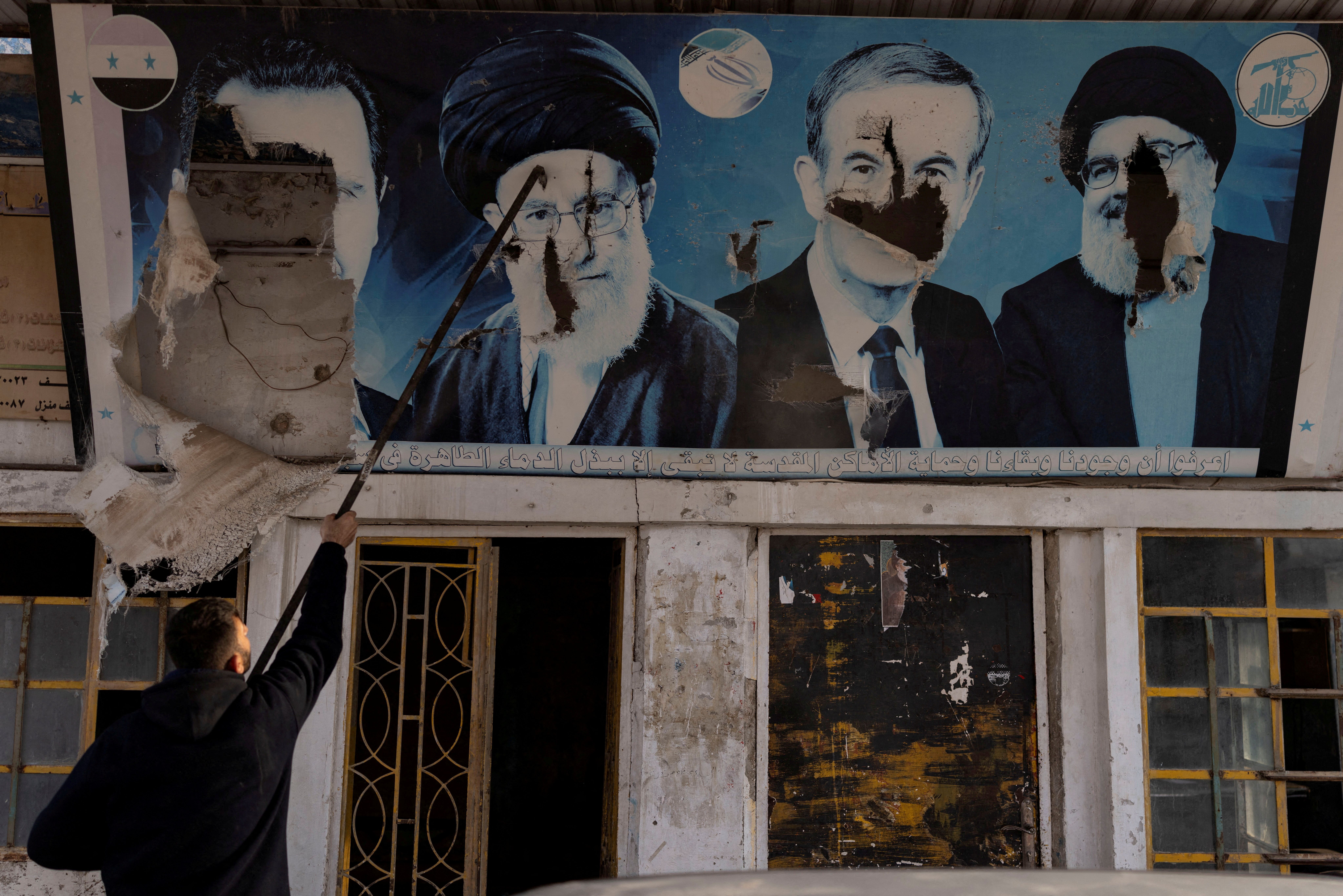 تخریب تصاویر علی خامنه‌ای، حافظ اسد و حسن نصرالله، حلب، اول دی‌ماه