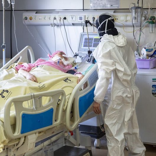 دانشگاه علوم پزشکی اهواز از پلمب مرکز درمانی که یک دختر در آن به کما رفته بود، خبر داد