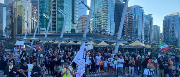 ایرانیان کانادا در تجمعی در ونکوور بر ادامه حمایت از اعتراضات ایران تاکید کردند