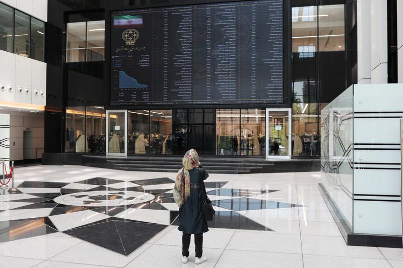 Tehran Stock Exchange Ailing Again After Investors Flee In Droves 