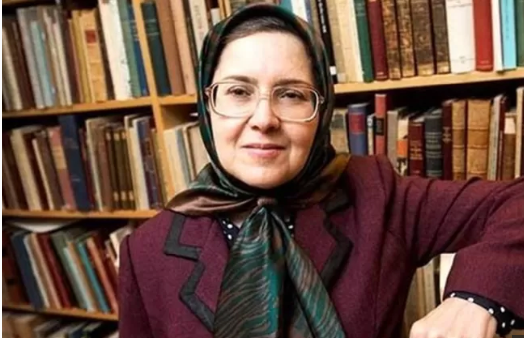 كاتبة إيرانية تروي تفاصيل اعتداء قوات الأمن عليها لمشاركتها في جنازة الطفلة أرميتا غراوند