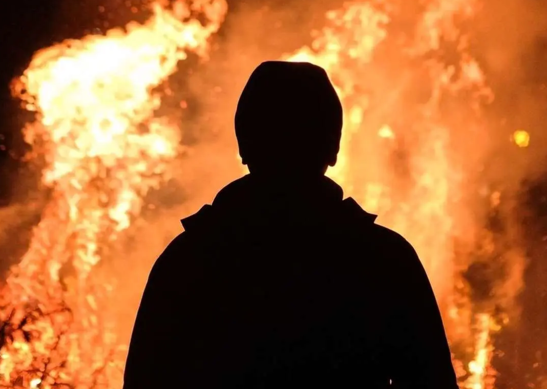 سومین مورد طی ۱۲ روز: کارمند شهرداری مریوان در اعتراض به تهدید حراست خودسوزی کرد