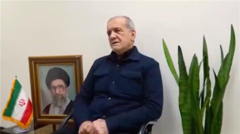 الرئيس الإيراني: أعتذر من الدول المجاورة وتم إبلاغ القوات المسلحة بعدم استهدافها