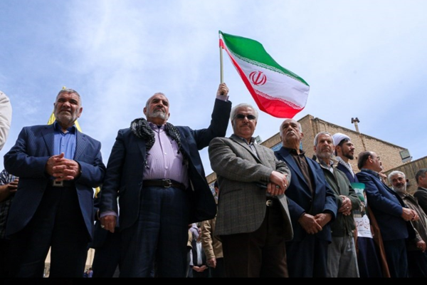 The bazaar finally breaks with the Islamic Republic