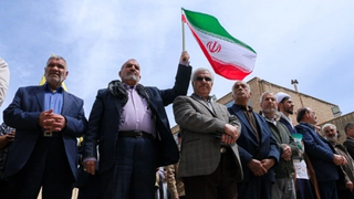 The bazaar finally breaks with the Islamic Republic