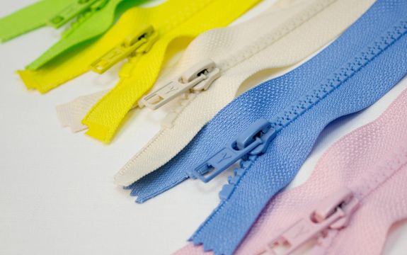 سخنگوی گمرک ایران: در سال ۱۴۰۰ حدود پنج میلیون دلار زیپ وارد شده است