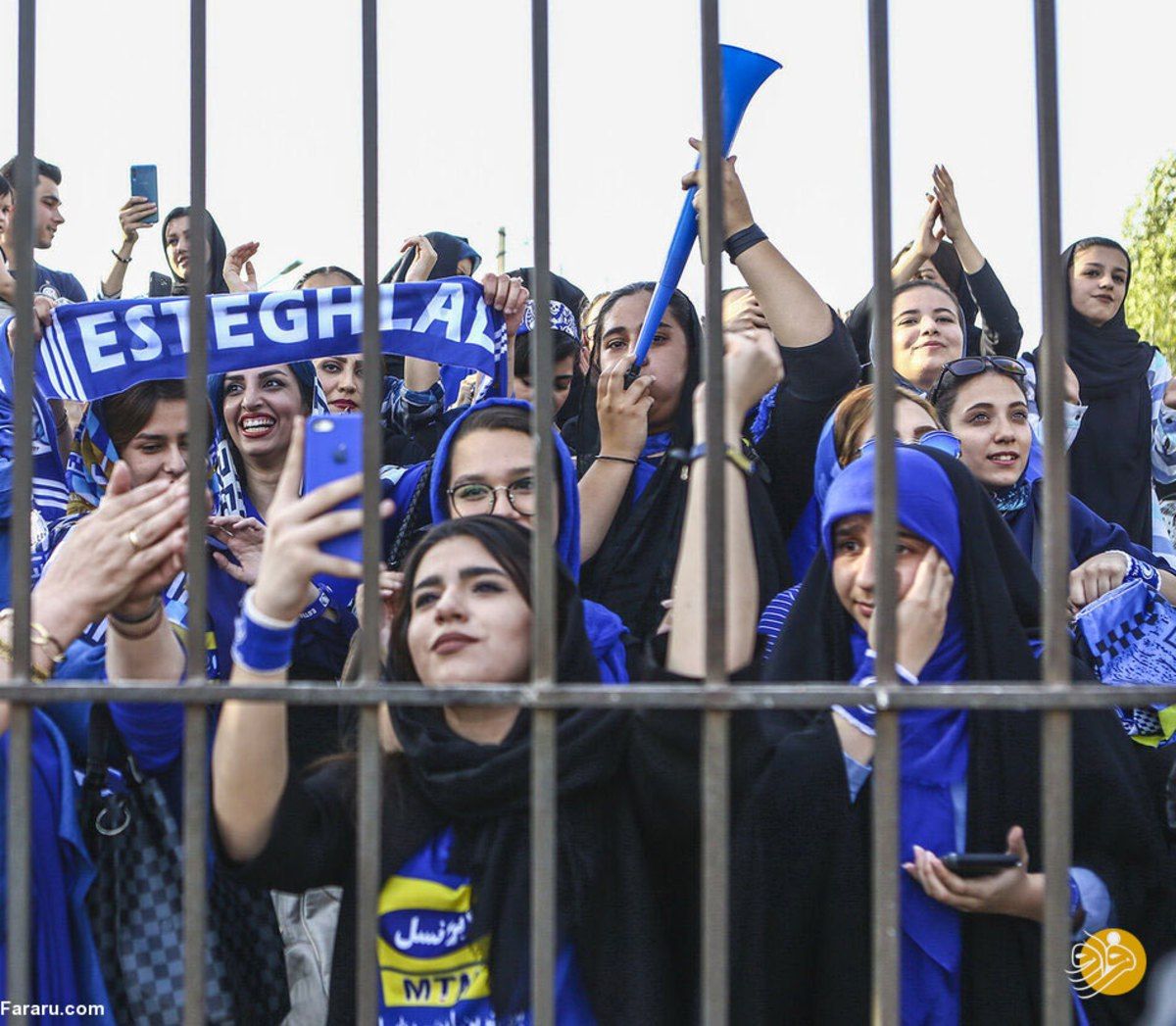 پاسخ هم‌میهن به کیهان؛ زنان قرار نبود چیزی را کنترل کنند، می‌روند فقط فوتبال ببینند