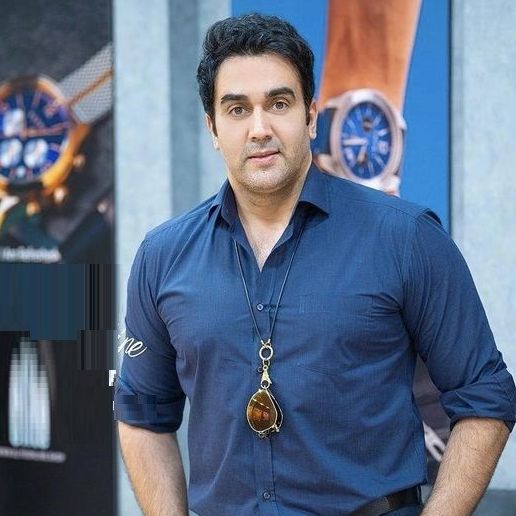 پوریا پورسرخ، بازیگر، خطاب به مسئولان: به جای ما تصمیم میگیرید اما به جای ما نمیمیرید