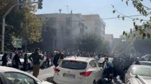 حمله ماموران امنیتی به تجمع پزشکان در تهران و استعفای قائم مقام سازمان نظام پزشکی