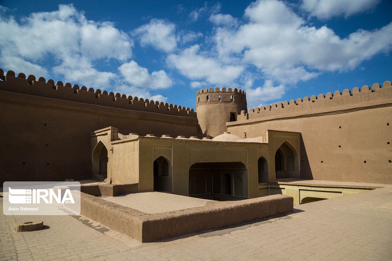 اعتراض‌ها به اقدام دولت رئیسی برای فروش ۱۹ بنای تاریخی ایران